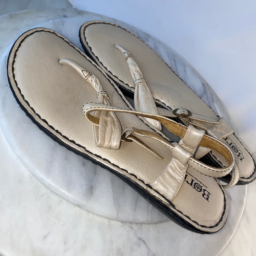 Born Handcrafted Womens Strappy Thong Sandals White Leather Padded Sole 10 42